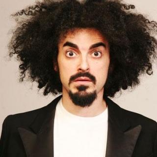 Caparezza "Un fischio mi tortura!". Musicisti proteggete il vostro udito, è prezioso!